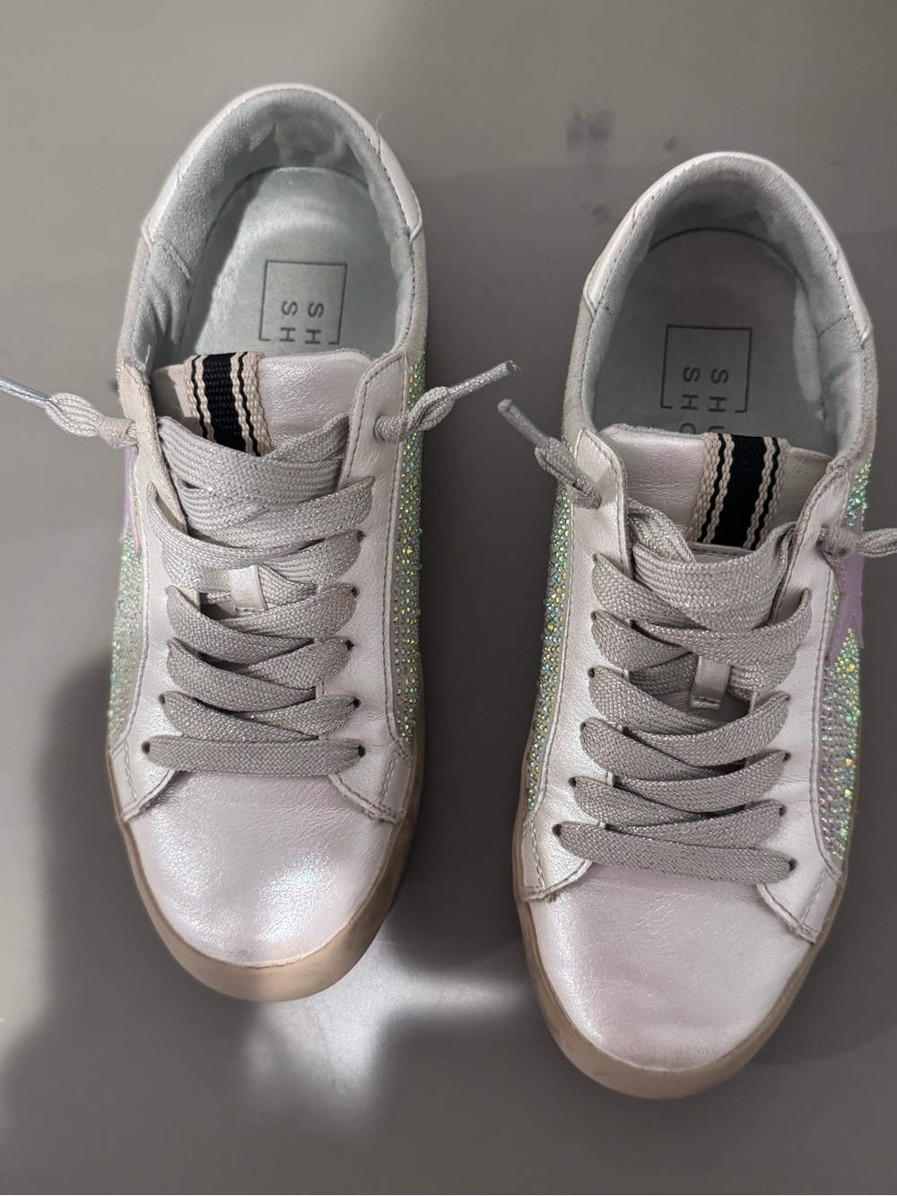 Girls size 2 Iridescent Silver Low-Top Sneakers